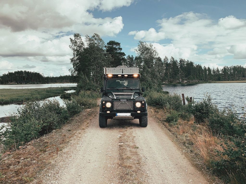 Bild des Angebotes Land Rover Defender 110 Td5 - TüV 06/2028 - WoMo Zulassung