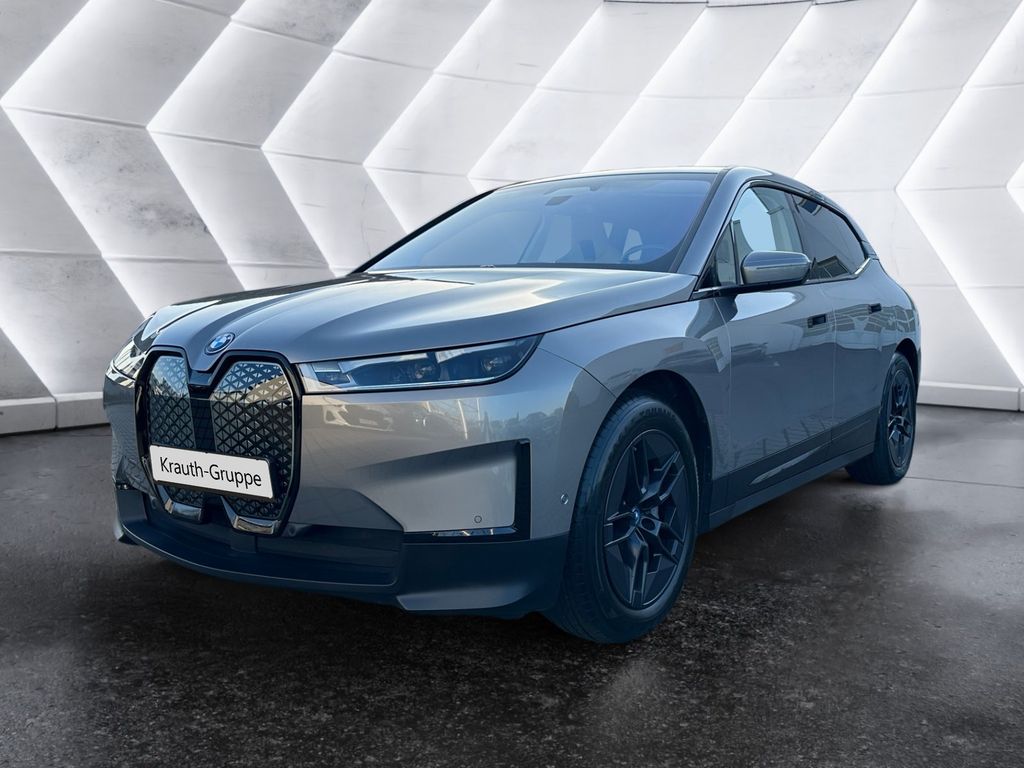 Bild des Angebotes BMW iX xDrive50 Head-Up HK HiFi DAB Komfortzg.