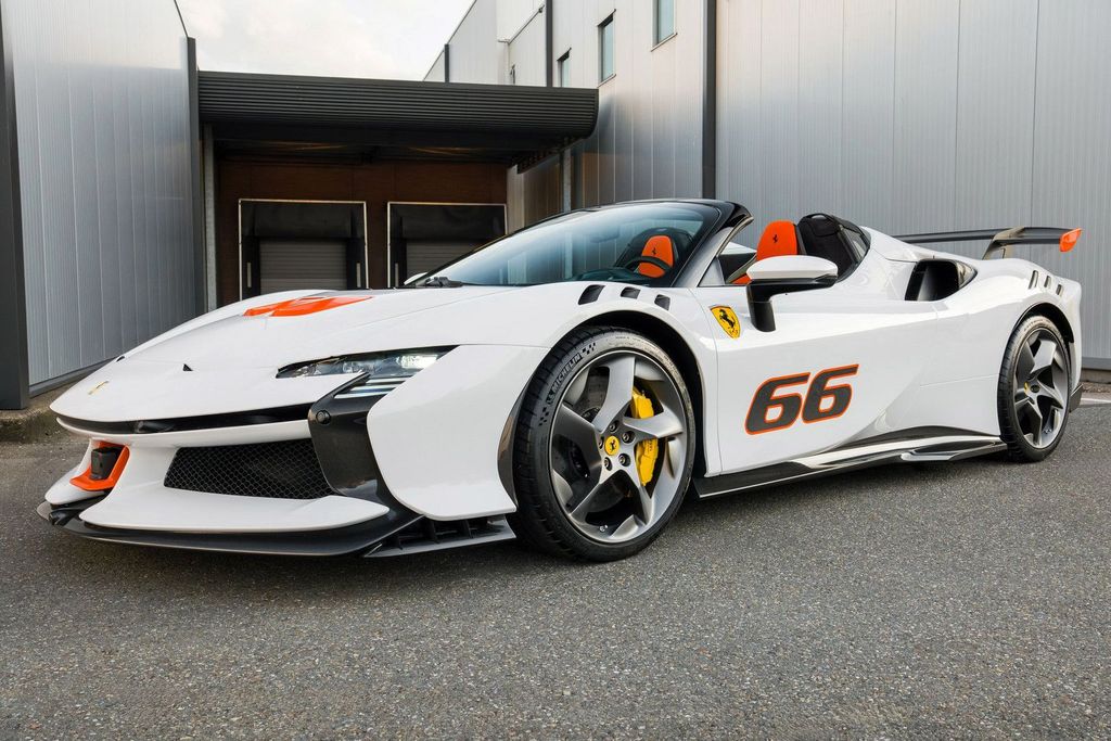 Bild des Angebotes Ferrari SF90 XX Spider - Bianco Cervino - 1 of 599 - NEW
