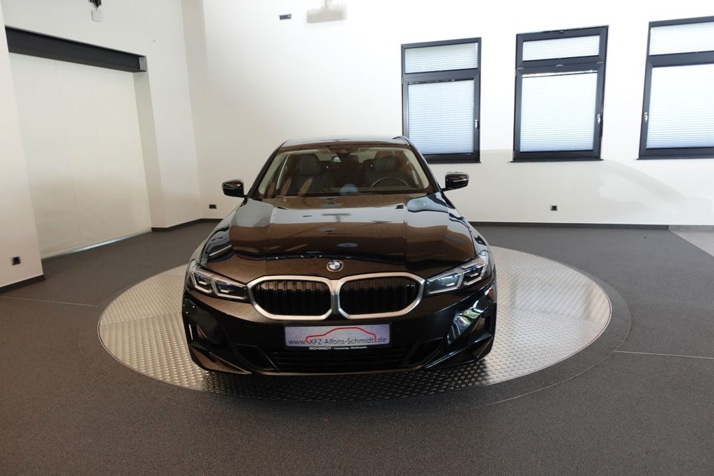 Bild des Angebotes BMW 320 i xDrive * Widescreen *M Hochglanz *Comfort