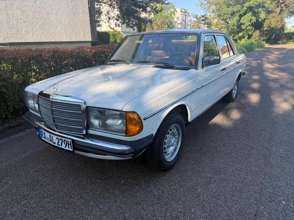 Bild des Angebotes Mercedes-Benz 240