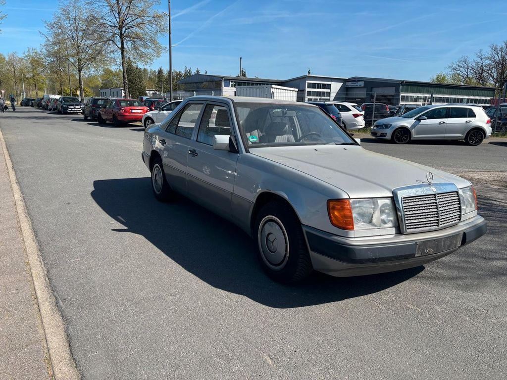 Bild des Angebotes Mercedes-Benz 300E 2 Hand Original KM  Scheckheft gepflegt