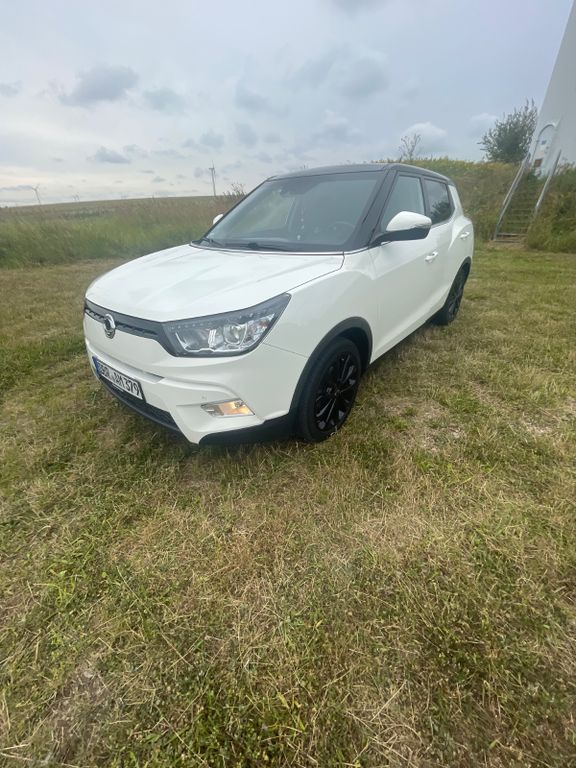 Bild des Angebotes Ssangyong *Sondermodell* Tivoli 1.6 QUARTZ Black & White
