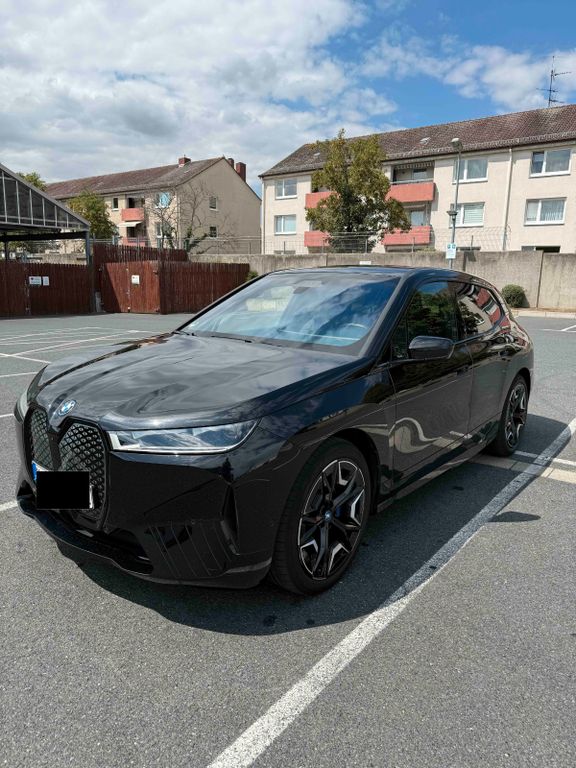 Bild des Angebotes BMW iXxDrive50, Privat, sehr gepflegt, 8fach Bereift