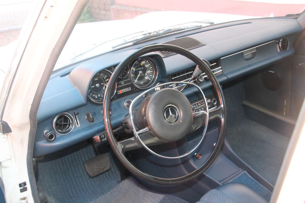 Bild des Angebotes Mercedes-Benz 240