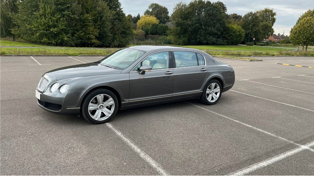 Bild des Angebotes Bentley Schön und gepflegt mit geringer Laufleistung