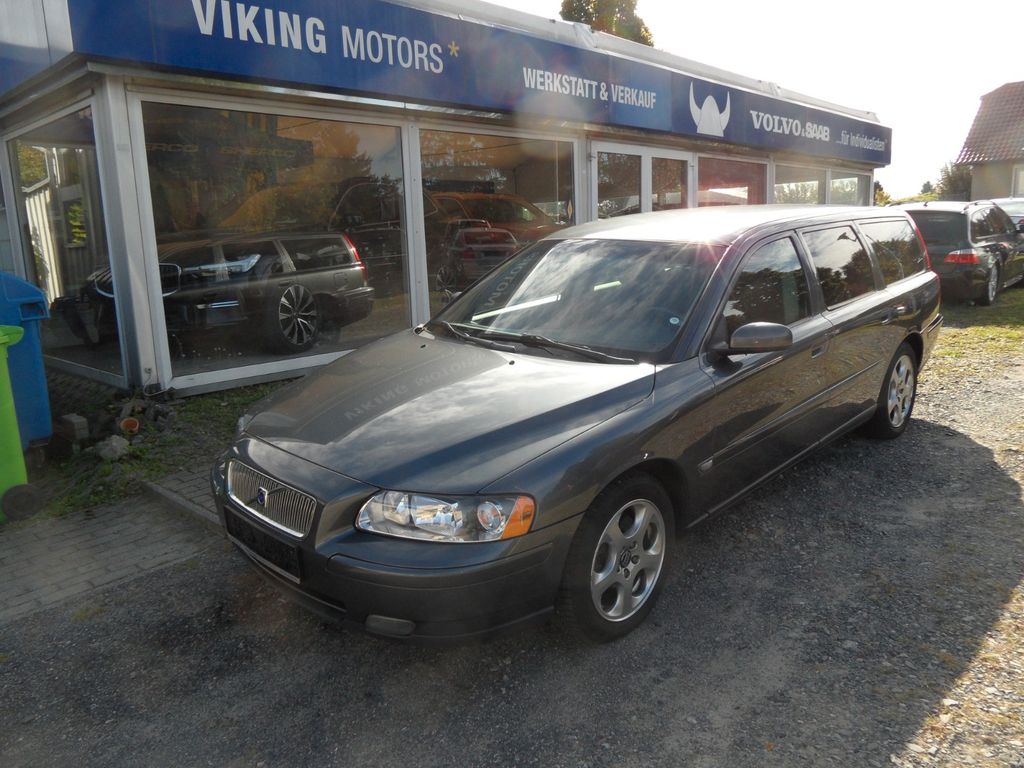 Bild des Angebotes Volvo V70 Kombi 2.4 D Kinetic