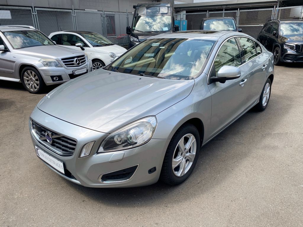 Bild des Angebotes Volvo S60 T4 Lim. 1.6 Summum Aut/ACC/TW/SD/PDC