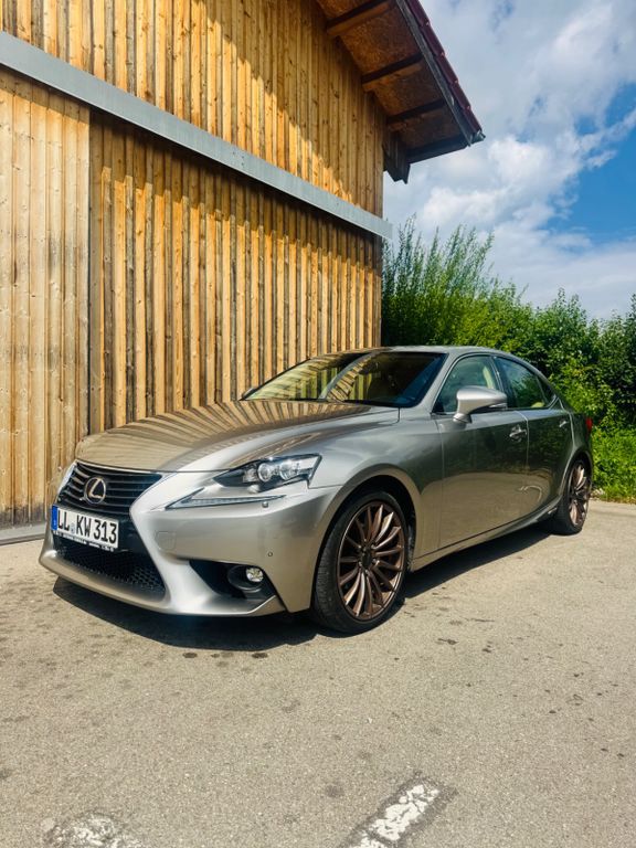 Bild des Angebotes Lexus IS 300h Luxury Automatik Scheckheft 8-fach
