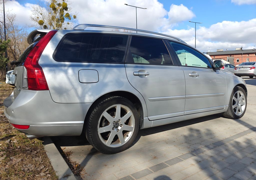 Bild des Angebotes Volvo V50 T5 AWD Summum 230ps Geartronic mit LPG