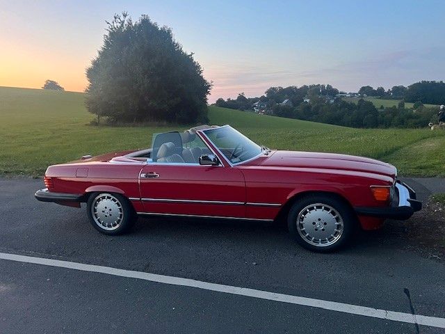 Bild des Angebotes Mercedes-Benz 560 SL (R107) | Baujahr 1988 | Zweitbesitz