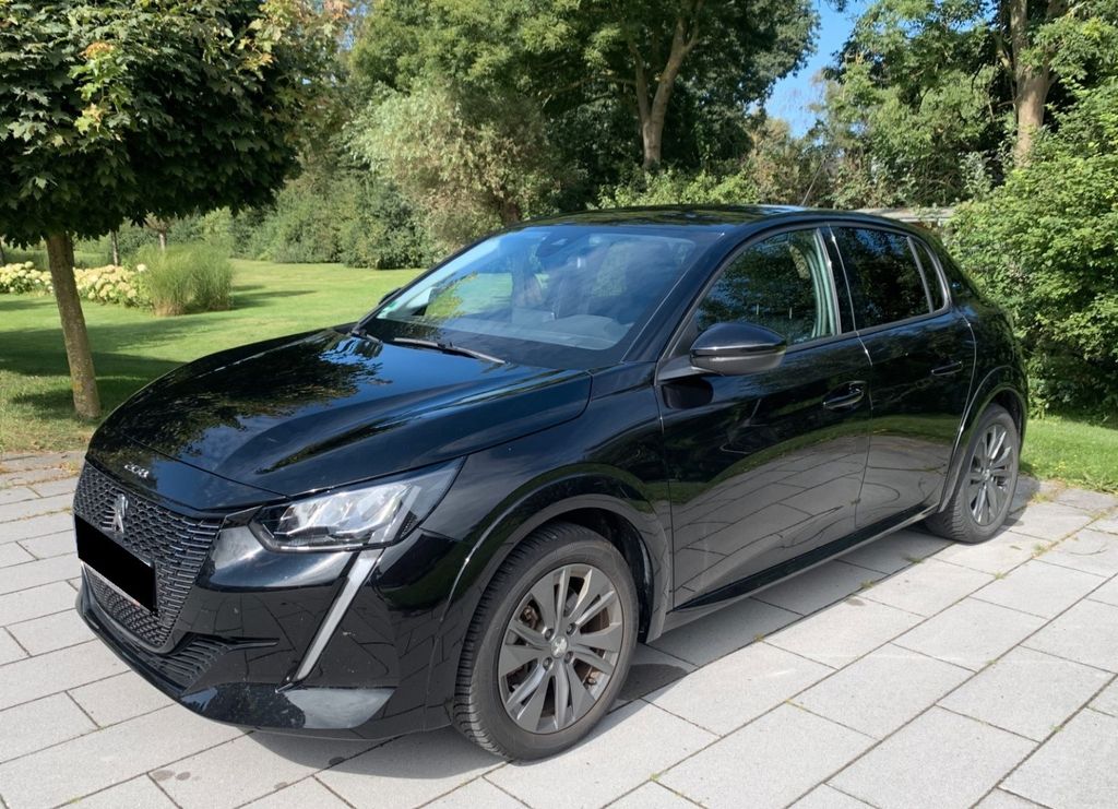 Bild des Angebotes Peugeot e-208 136 Allure Perla Nera Metallic