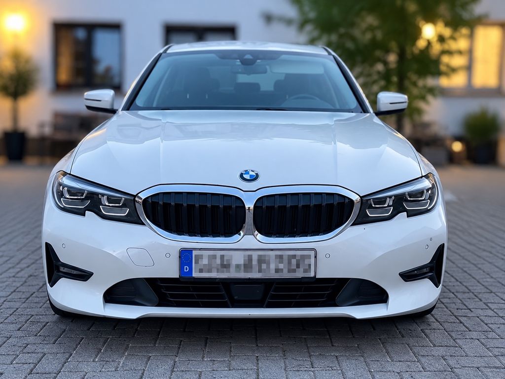 Bild des Angebotes BMW 330i Advantage Automatic Advantage