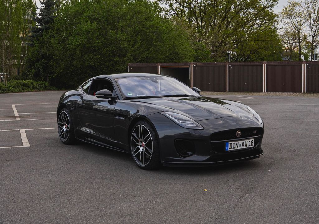 Bild des Angebotes Jaguar F-Type 2.0 L P300 Turbo Chequered Flag Autom...