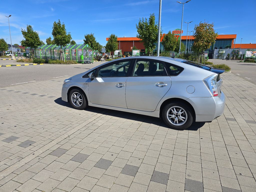 Toyota Prius 3 Hybrid 1.8-l-VVT-i Executive 73KW