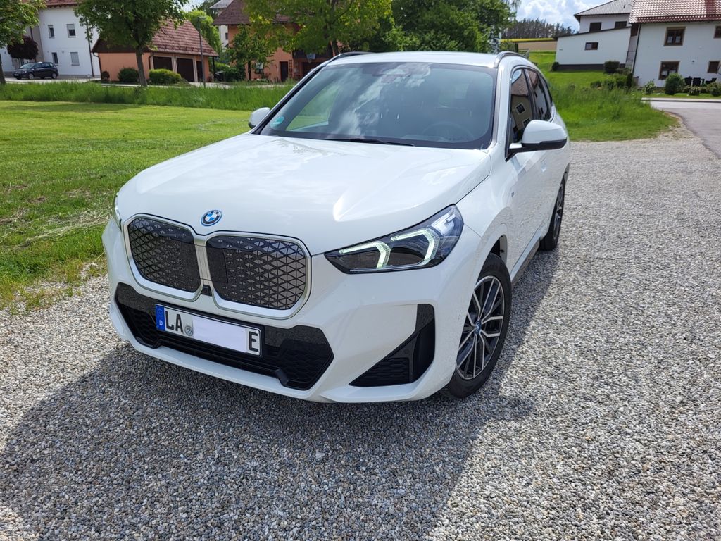 Bild des Angebotes BMW iX1 eD20 MSp - HUD DA+ PA+ HK AHK el Leders+Mass