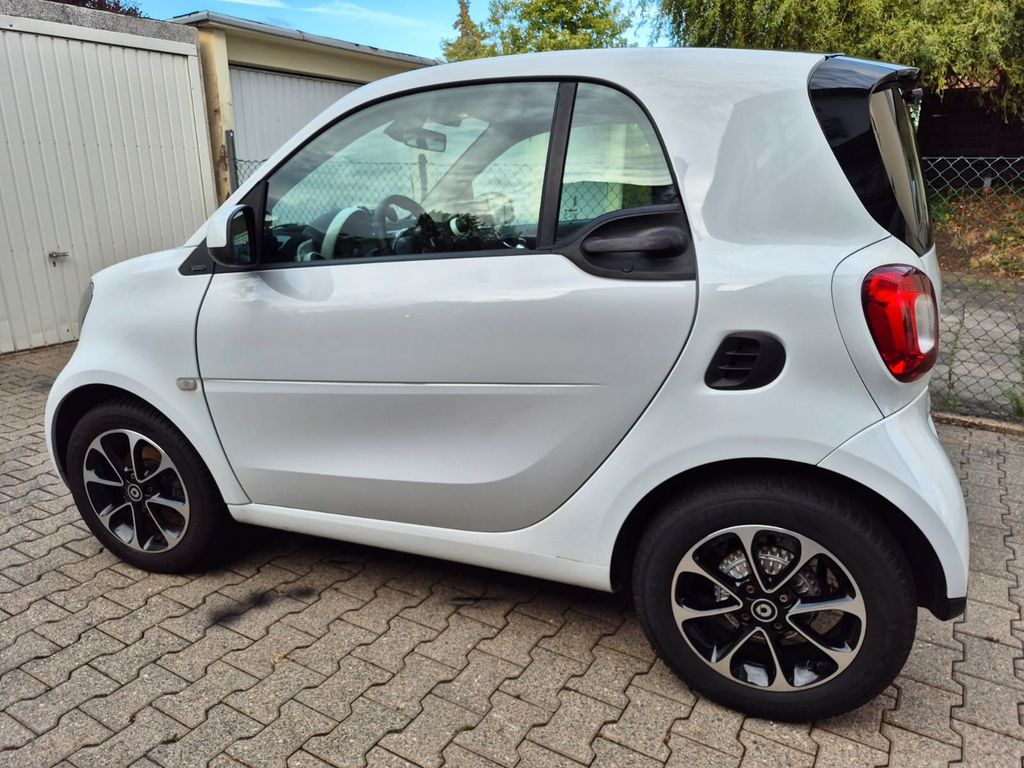 Bild des Angebotes Smart ForTwo coupé NAVI-KLIMAAUT.-SH-TEMPO-PANO-EAS
