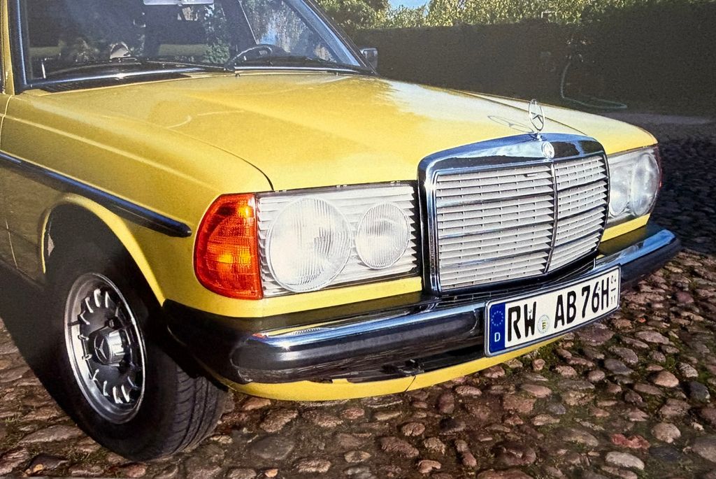 Bild des Angebotes Mercedes-Benz 230 W123