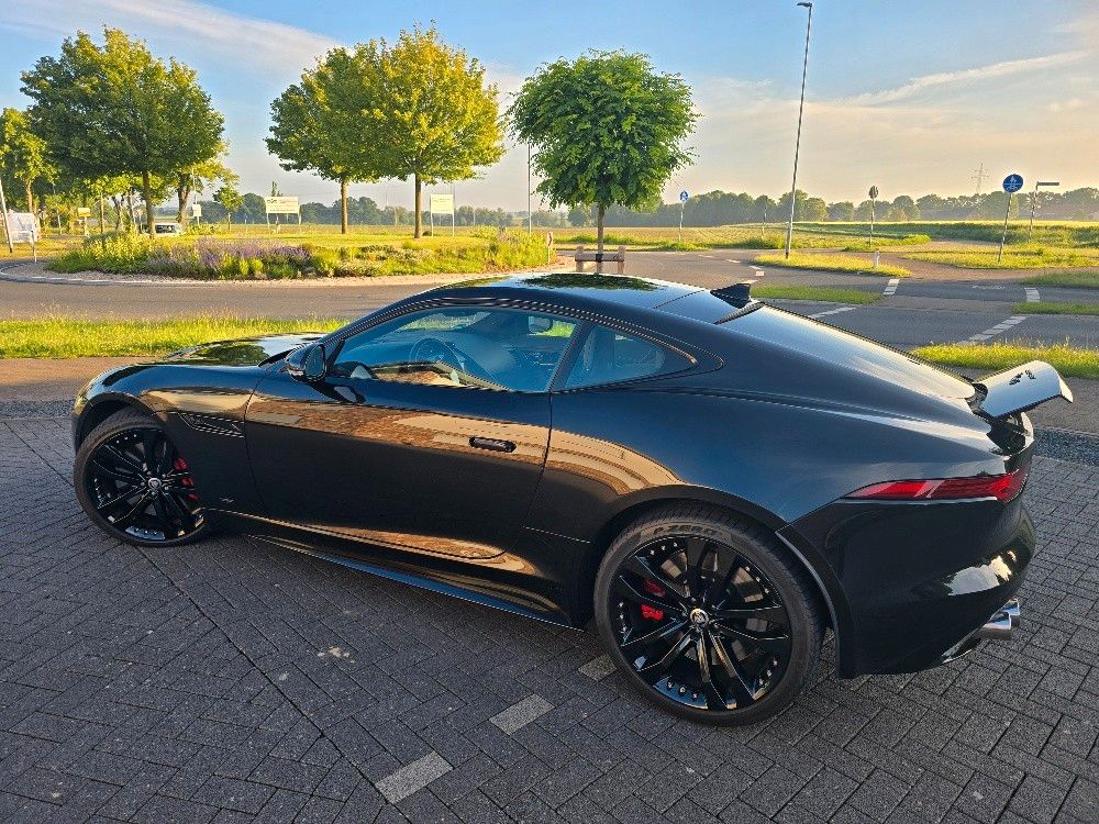 Bild des Angebotes Jaguar F-Type P450 AWD 75 Coupé, Pano, 20 Zoll black