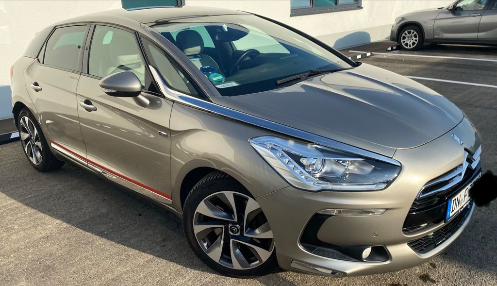 Citroën DS5 HDi Hybrid 4x4 .SoChic Autom.  LEDER. PANO.
