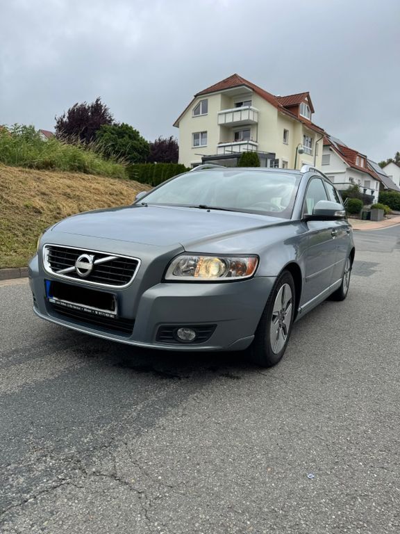 Bild des Angebotes Volvo V50 Kombi D2 Kinetic 2 HAND