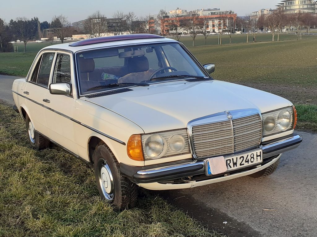 Bild des Angebotes Mercedes-Benz 240D - Oldtimer + H-Zulassung