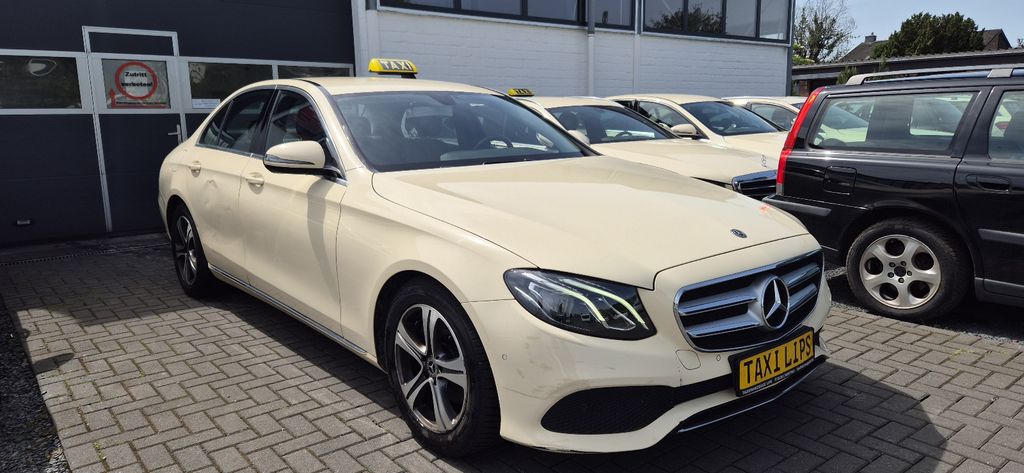 Bild des Angebotes Mercedes-Benz E 200 Limousine - TAXI - AVANTG. - KAMERA - PDC