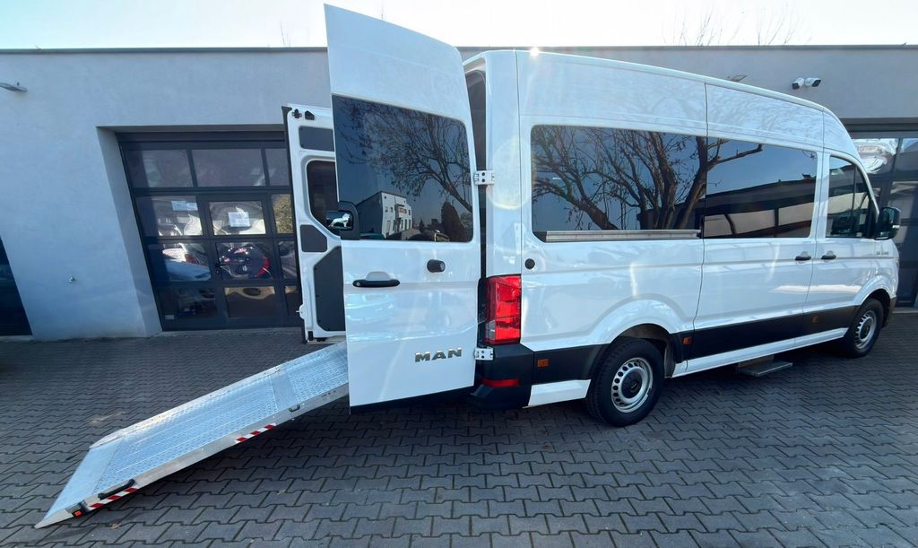 Bild des Angebotes MAN TGE Elektro Navi*PDC*Kam*Rollstuhlrampe 9-Sitzer
