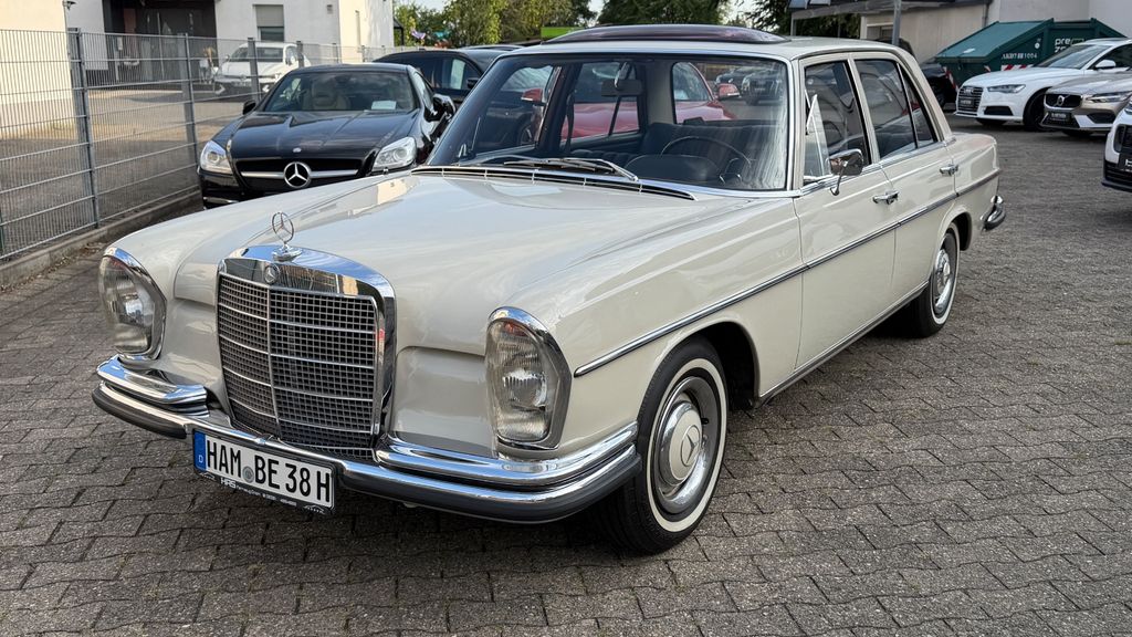 Bild des Angebotes Mercedes-Benz 250S ///Restauriert///Scheckheft///Dokumente