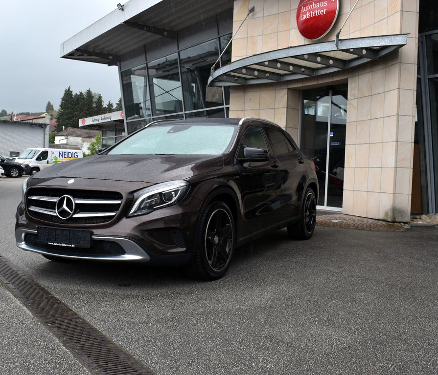 Bild des Angebotes Mercedes-Benz GLA220*4Matic*Kamera*Pano*Navi*AHK*Edition1*
