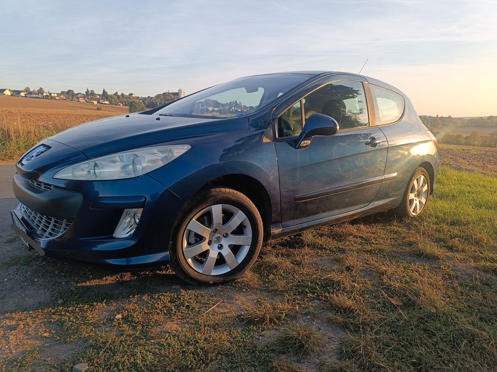 Bild des Angebotes Peugeot 308 Platinum HDi 135 Behindertengerecht
