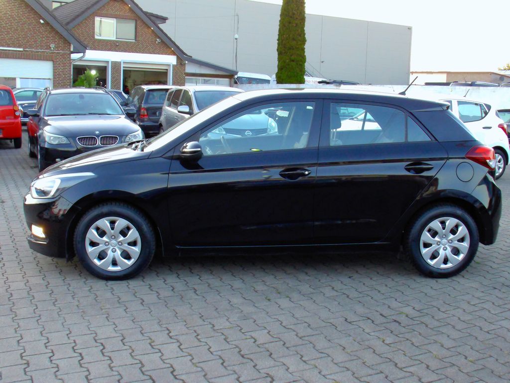 Bild des Angebotes Hyundai i20 Go  Automatik Sitz u Lenkradheizung