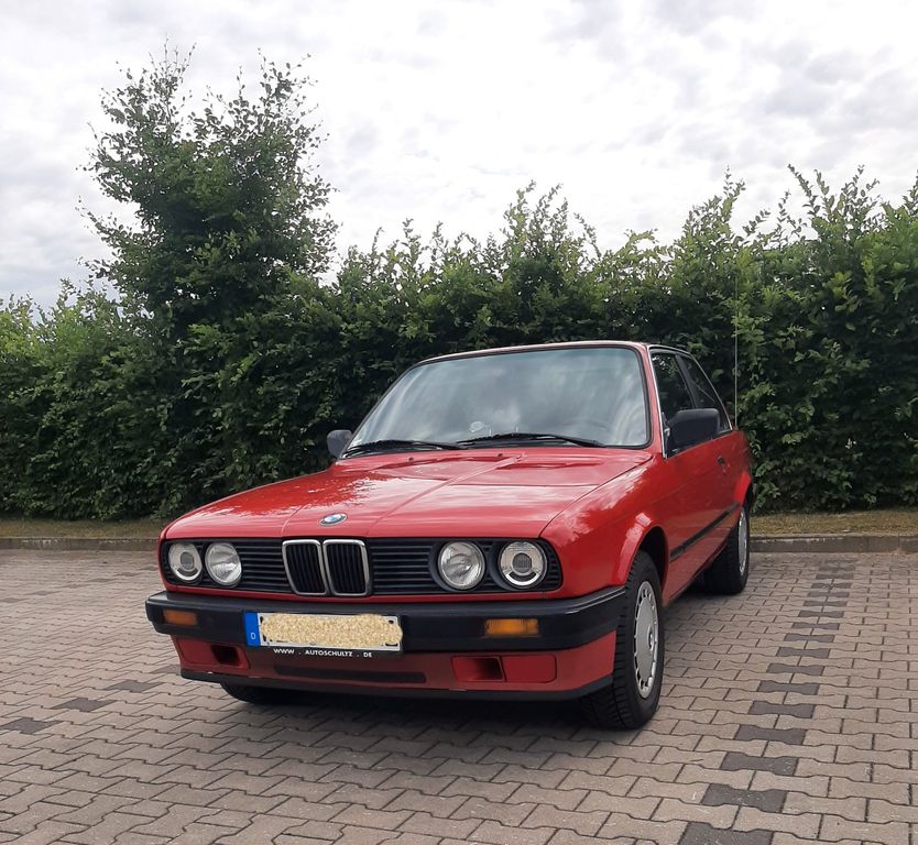 BMW 316i E30 rot