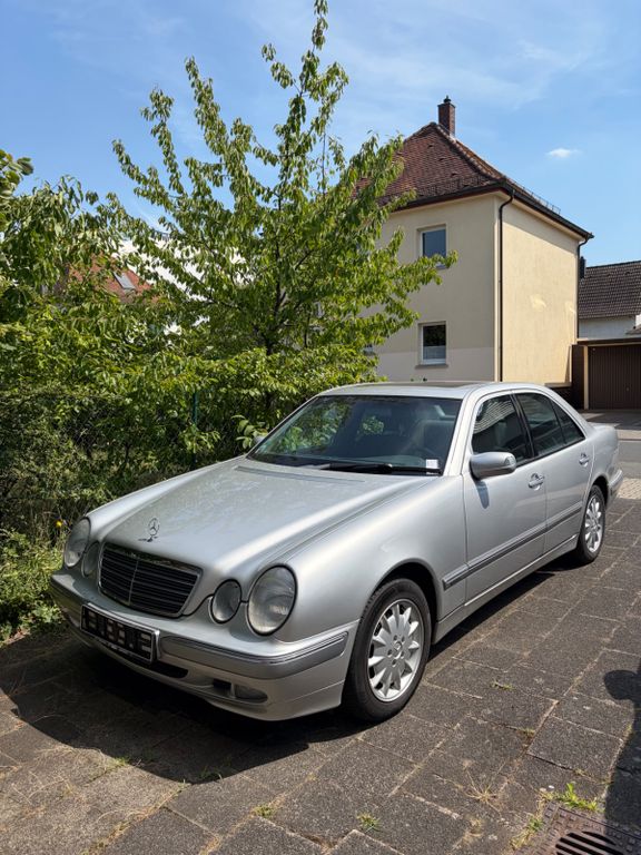 Bild des Angebotes Mercedes-Benz E 240 ELEGANCE Elegance