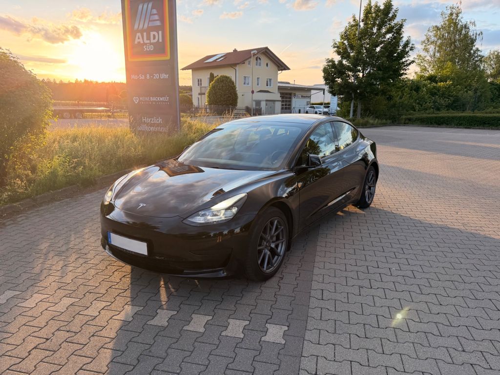 Bild des Angebotes Tesla Model 3 Standard-Range