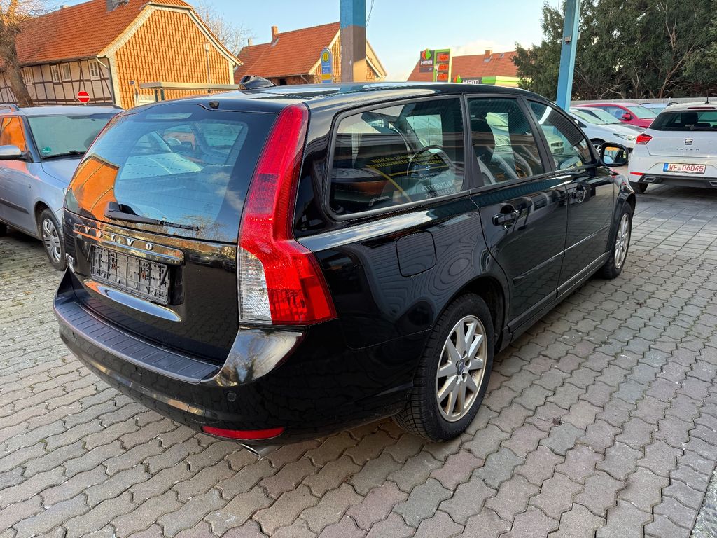 Bild des Angebotes Volvo V50 Kombi D3 Kinetic TÜV 01/2027