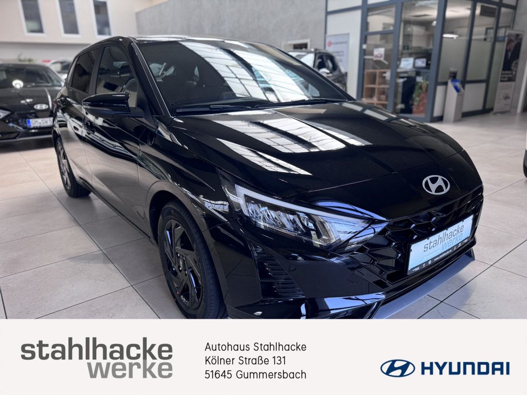 Bild des Angebotes Hyundai i20 FL (MY26) 1.0 T-GDI (90 PS) 7-DCT 2WD Blackl