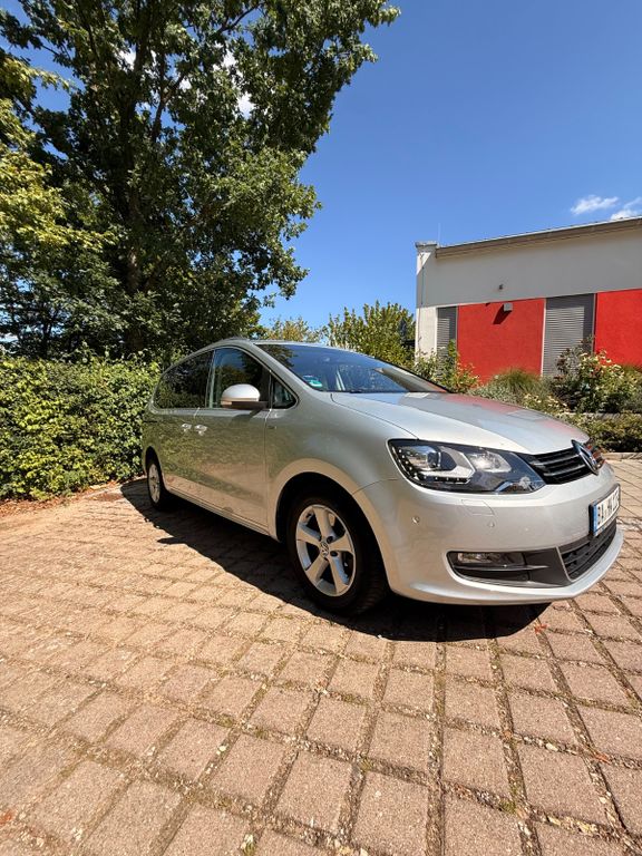 Bild des Angebotes Volkswagen Sharan 2.0 TDI DSG BlueMotion Technology LIF...
