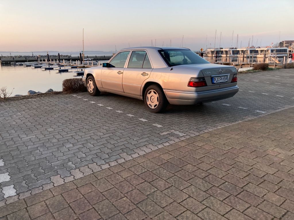 Bild des Angebotes Mercedes-Benz E220 W124 Automatik Originalzustan