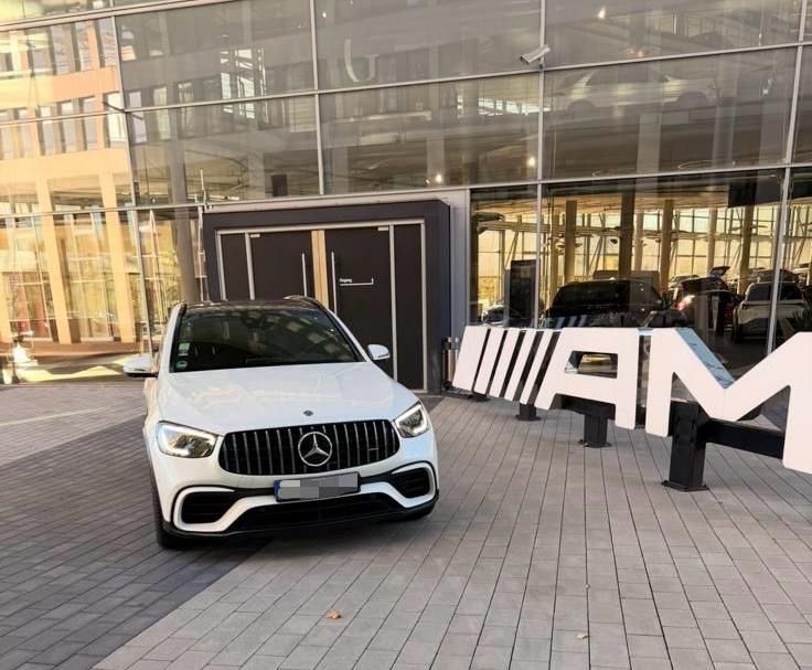 Bild des Angebotes Mercedes-Benz GLC 63AMG 4MATIC+/Pano/Designo Perl/21Zoll/VOLL