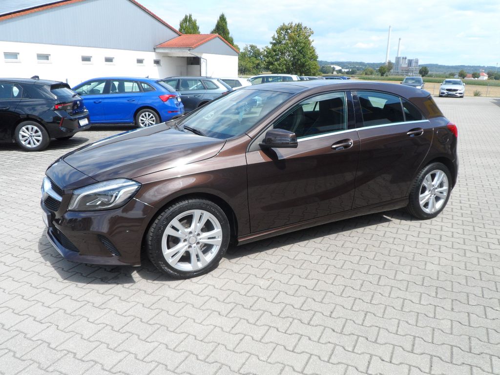 Bild des Angebotes Mercedes-Benz A 180/Urban-Line/LED/Navi/SHZ/Apple CarPlay/Top