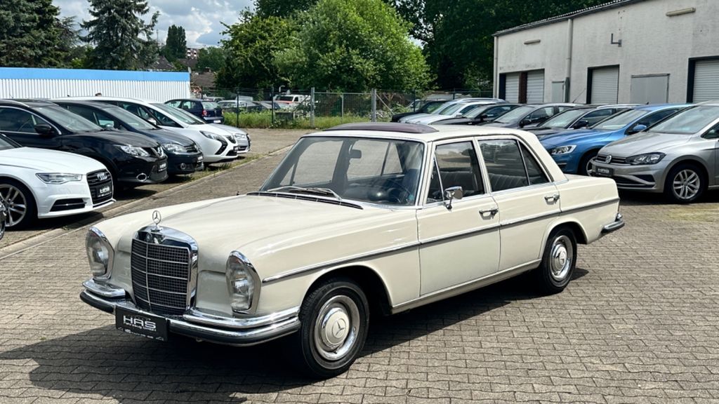 Bild des Angebotes Mercedes-Benz 250S ///Restauriert///Scheckheft///Dokumente