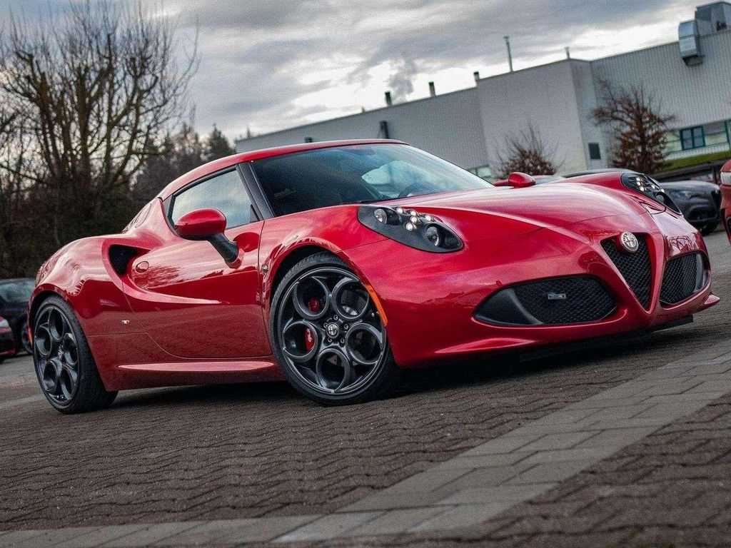Alfa Romeo 4C 4C*RossoComp.*Sammlerstück