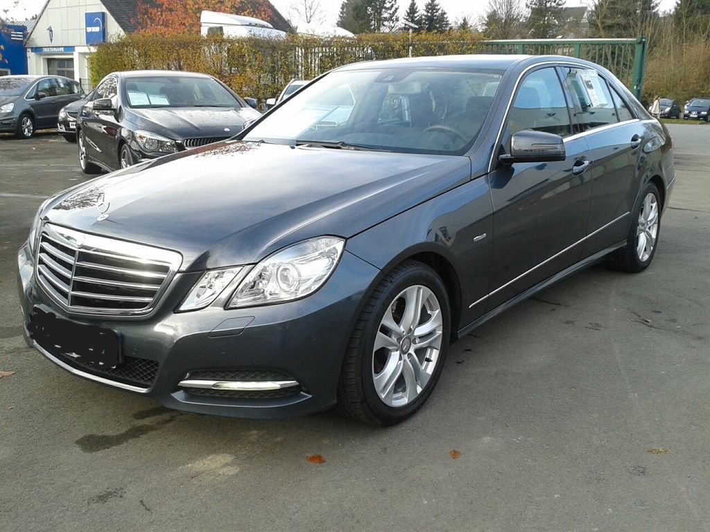 Bild des Angebotes Mercedes-Benz E 300 CDI BlueEFFICIENCY Avantgarde