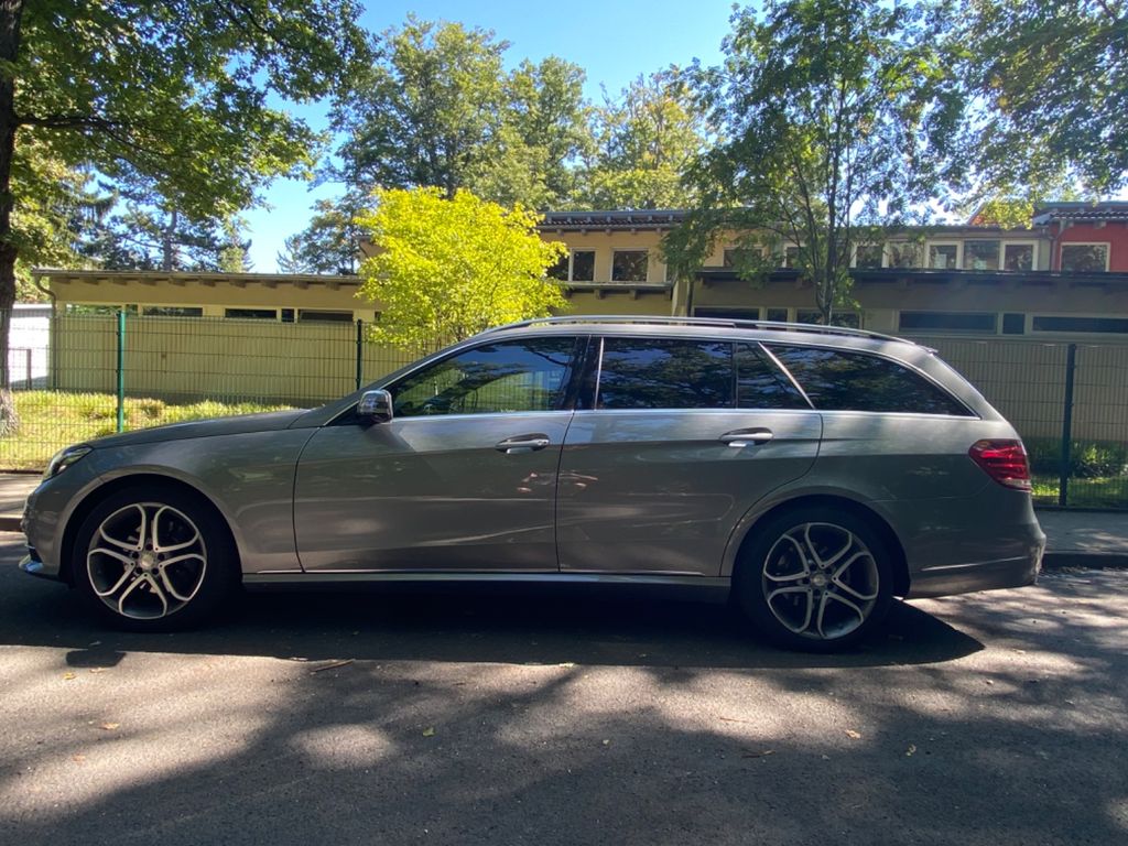 Bild des Angebotes Mercedes-Benz E 250 T BlueTEC Avantg. 9 G Autom. AHK LED ILS