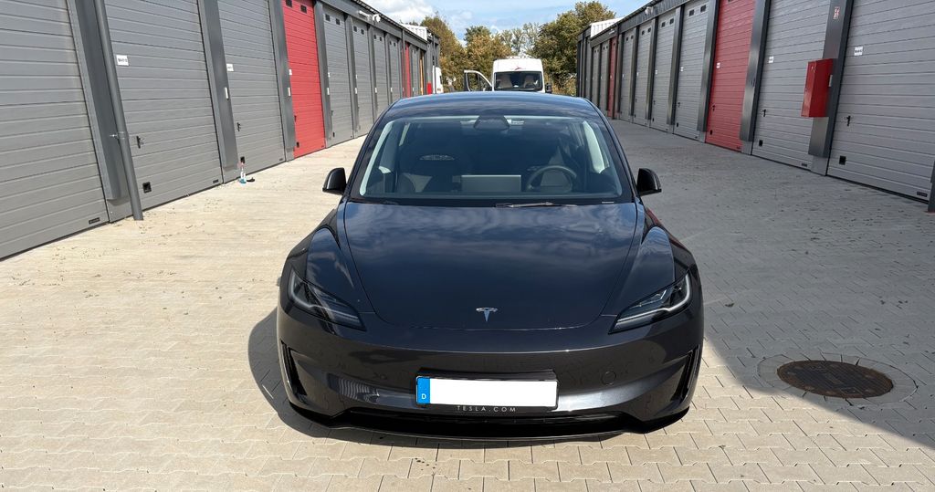 Tesla Model 3 Allradantrieb mit Dualmotor Performa...