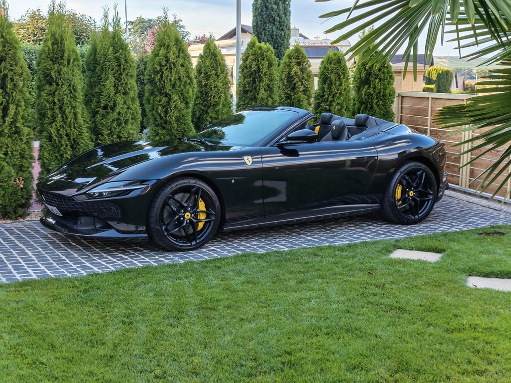 Bild des Angebotes Ferrari Roma 3.9 T V8 Spider DCT - CARBON  Außen/Innen