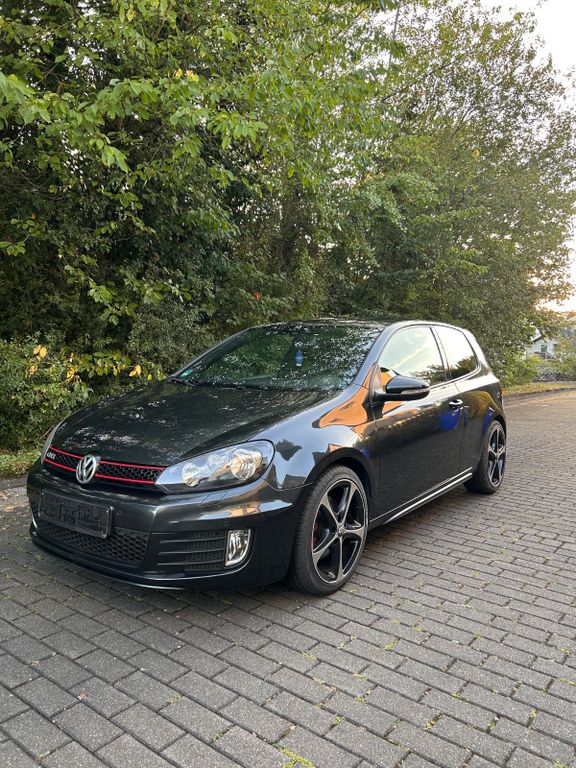 Volkswagen Golf 2.0 TSI GTI