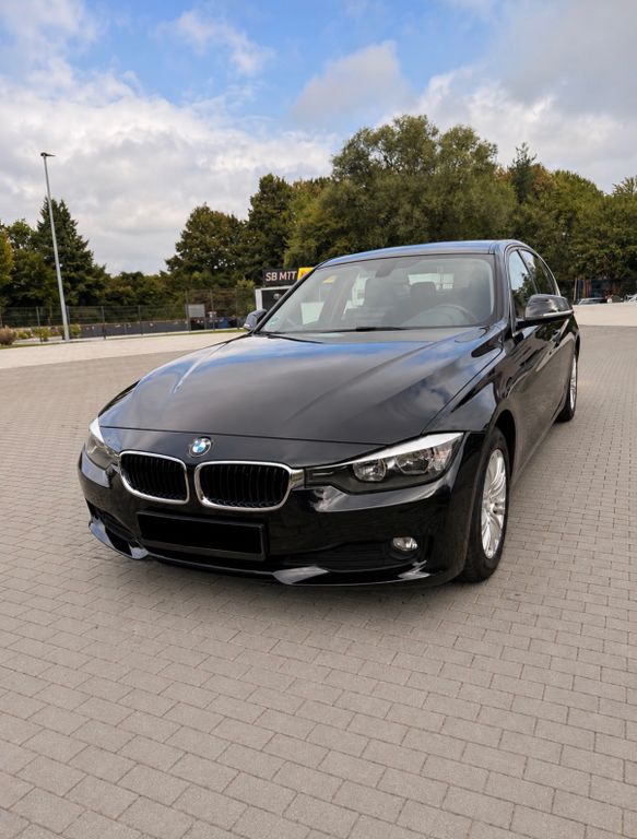 Bild des Angebotes BMW 316i Automatik | TÜV neu | CarPlay | Allwet.