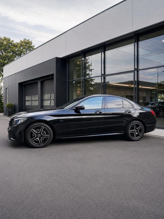 Bild des Angebotes Mercedes-Benz C 300 e 4MATIC Autom. AMG Standheizung Pano VOLL